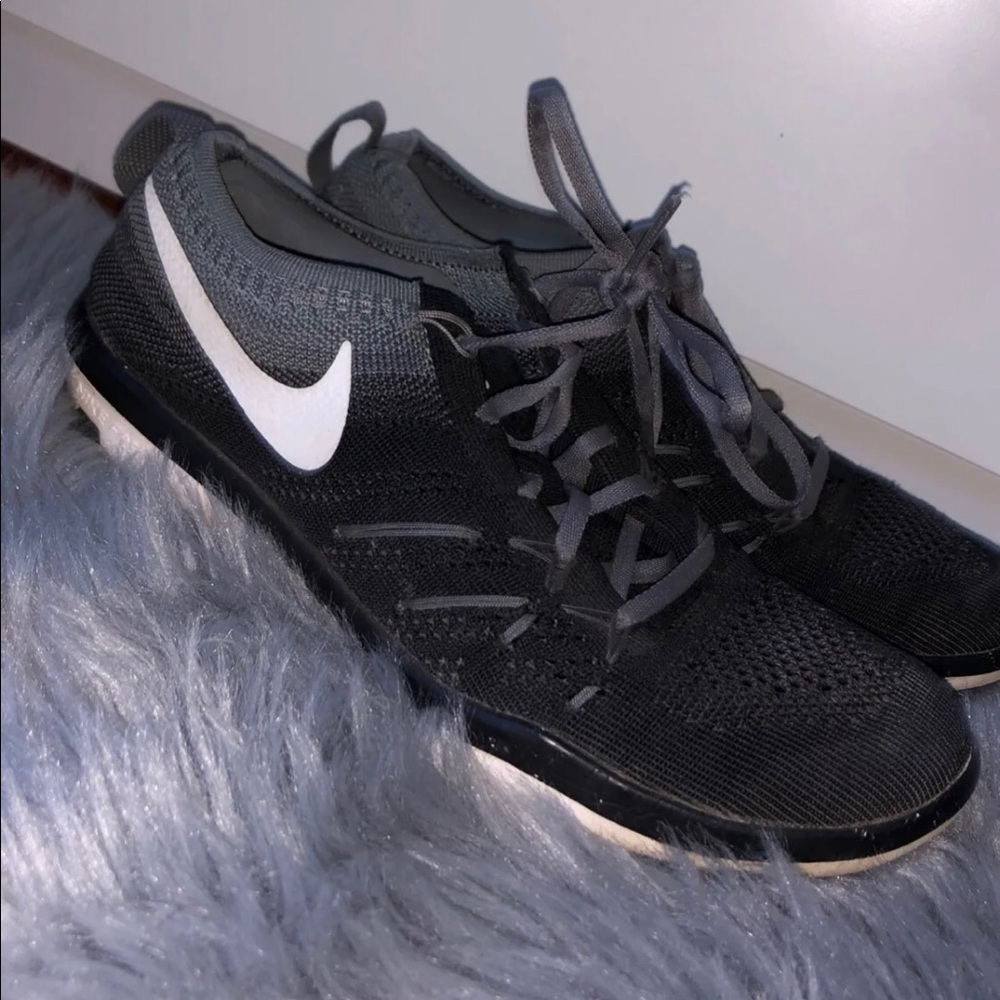 Women’s US 6 Nike shoes